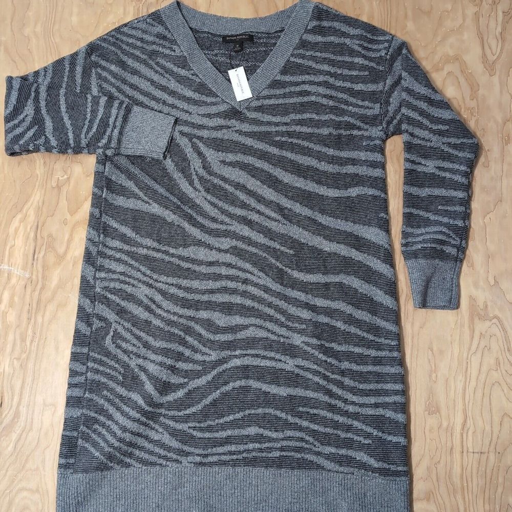 BANANA REPUBLIC Women's M Zebra Gray Animal Print‎ V-Neck Sweater Dress Acrylic